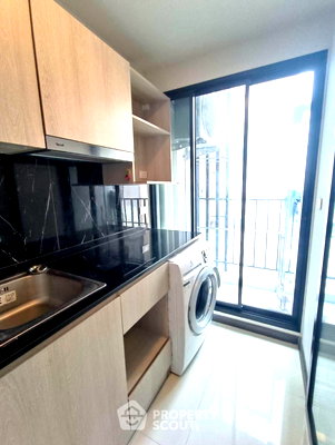 Condos for sale : 1-BR Condo at The Collect Ratchada 32 in Chan Kasem (ID 2592437)