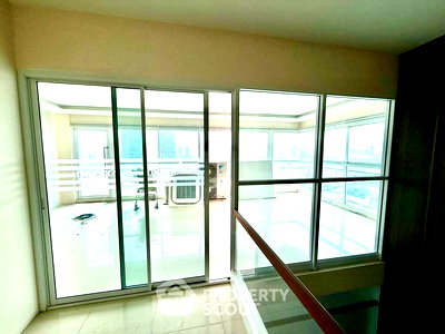Condos for sale Din Daeng : 4-BR Condo at Srivara Mansion Condominium 1 near MRT Thailand Cultural Centre (ID 2594047)