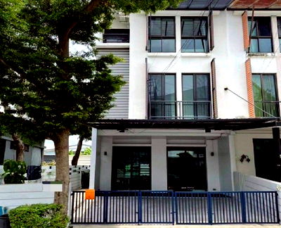 เช่าทาวน์โฮม ถนนพัฒนาการ : ให้เช่าทาวน์โฮม 3 ชั้น หมู่บ้านอารียาแมนดารีน่า สุขุมวิท77 ซอยอ่อนนุช 39 หลังมุม เฟอร์นิเจอร์ครบ แอร์ 4 เครื่อง อยู่อาศัย หรือ Home Office