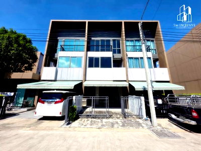 Shophouses for sale Charan Sanit Wong Road : For Sale: Townhome at Baan Klang Muang The Era Pinklao–Charan Prime .  Conveniently located near Central Pinklao and Yanhee Hospital.