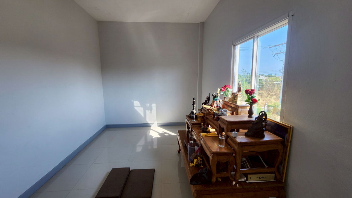 picture For Sale: Like-New 2-Storey Building in Cha-Am Prime location on a 4-lane main road. 31.9 sq.wah, frontage width 5.5 meters, depth 21.5 meters. - 10/11