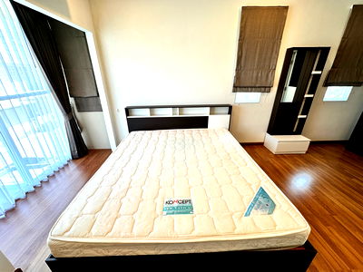 Houses for rent Muang Rayong : 15,000 baht per month. Detached house with 3 bedrooms, 3 bathrooms, and 2 parking spaces. Mueang District, Rayong Province.