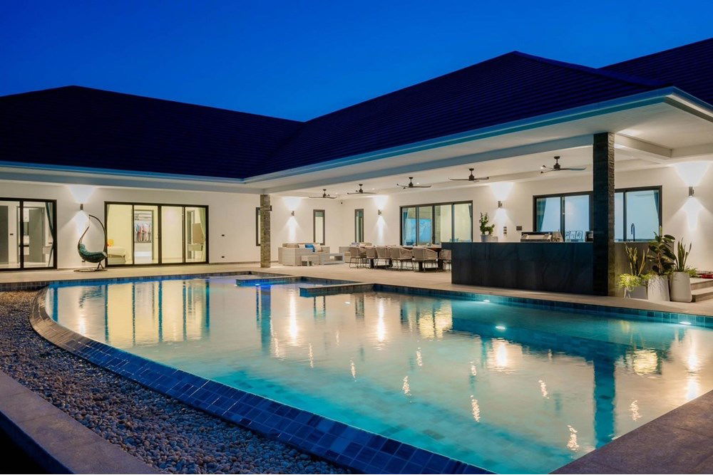 รูป [920241013-39] Luxurious 4BR Villa in Hua Hin Countryside - รูปที่ 4/44