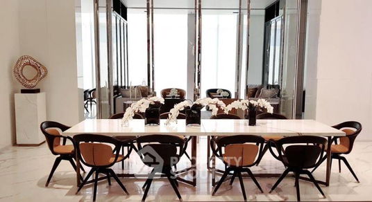 คอนโด 2-ห้องนอน ที่ ไฮด์ สุขุมวิท11 ใกล้ BTS นานา (ID 512503)