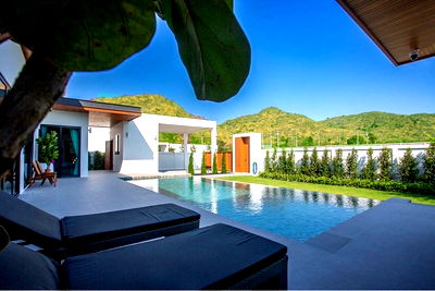 บ้านเดี่ยว หัวหิน ประจวบคีรีขันธ์ : [920241013-10] วิลล่าหรูใจกลางหัวหินพร้อมสระส่วนตัว