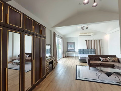 For sale or purchase: Detached house, Rama 9 - Srinakarin area, Mantana Rama 9-Srinakarin Village, affordable price. Interested? Line: @951qfbfi