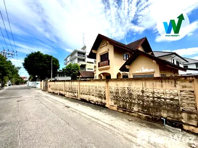 Houses for sale Bangna Commercial College : 3 Bedroom House for sale in Suan Luang, Bangkok  5947655