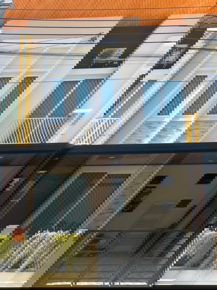 ทาวน์โฮมให้เช่า : ให้เช่าโกลเด้น ทาวน์ เฉลิมพระเกียรติ-สวนหลวง