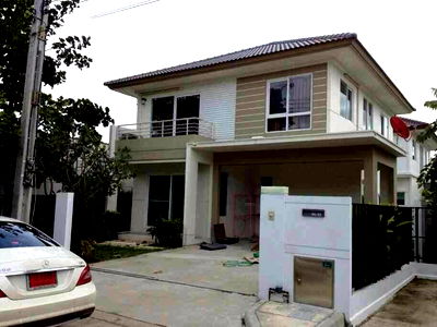 Houses for rent Ruamrudee International School Early Years Campus : D-H004 House for rent in "Chaiyapruek Ramintra-Wongwaen 2", near Fashion Island.