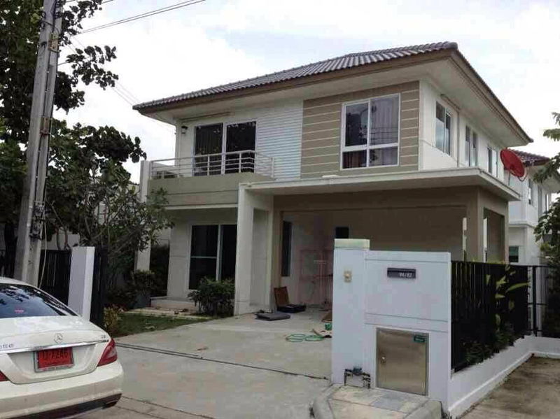 Houses for rent : D-H004 House for rent in "Chaiyapruek Ramintra-Wongwaen 2", near Fashion Island.