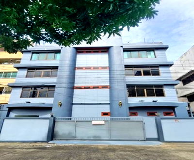 เช่าสำนักงาน รพ.วิมุต-เทพธารินทร์ พระราม 4 : ให้เช่าอาคารพาณิชย์ / Home Offce 4 ชั้น มีลิฟท์โดยสาร ซอยสุขุมวิท 50 ทำเลใจกลางเมือง / จอดริมถนนซอย / เหมาะเป็นสำนักงาน