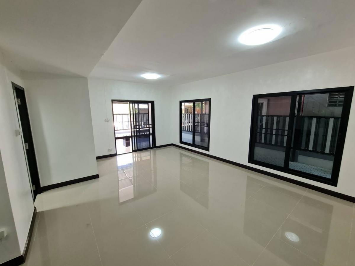 picture 🏡 Corner Townhouse for Sale | Rangsit Khlong 3 ✨ Newly Renovated | Move-in Ready 💰 Price: Only 1,890,000 THB - 3/11