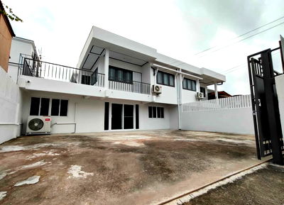 Houses for rent Lat Phrao : For rent, lease, house, home office in Chokchai 4, Ladprao area, affordable price. Interested? Line: @951qfbfi