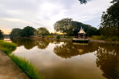 ที่ดิน ลำลูกกา ปทุมธานี : ขายที่ดินเปล่าถมแล้ว ติดคลอง 1 ไร่ 1 งาน ลำลูกกา ปทุมธานี ราคาเพียง 4.5 ล้านบาท