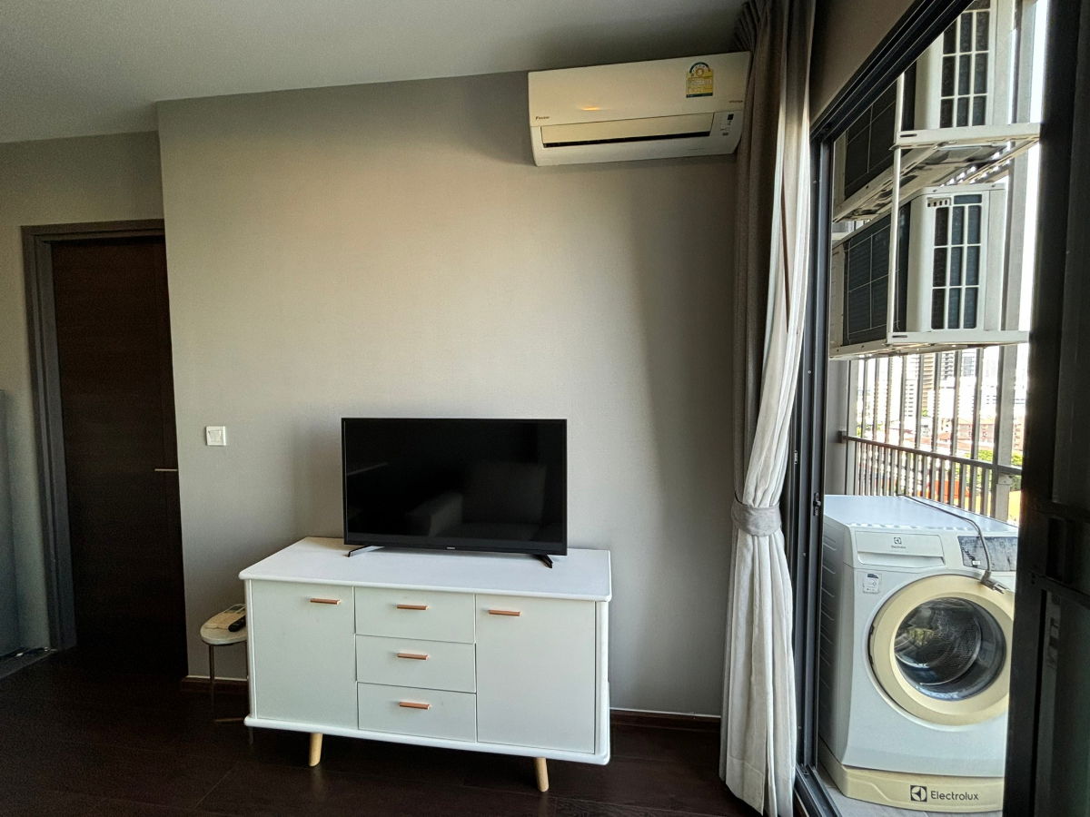picture Condo for rent, C Ekkamai, beautiful unit, fully furnished and ready to move in. Near BTS Ekkamai and BTS Thonglor. - 8/13