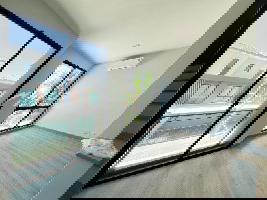 picture Ninya Kanlapaphruek / 4 Bedrooms #HKAL051 - 7/18