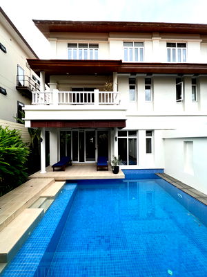 เช่าบ้านเดี่ยว ถนนเพลินจิต : House for rent on Sukhumvit near Emquartier with private pool 4 bedrooms Pet friendly