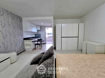 Condos for sale : Studio Condo at Sense Sukhumvit Condominium near BTS Udom Suk (ID 2596549)