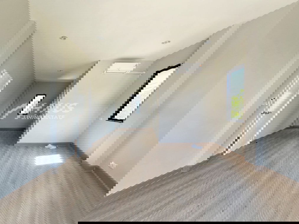 picture Ninya Kanlapaphruek / 4 Bedrooms #HKAL051 - 11/18