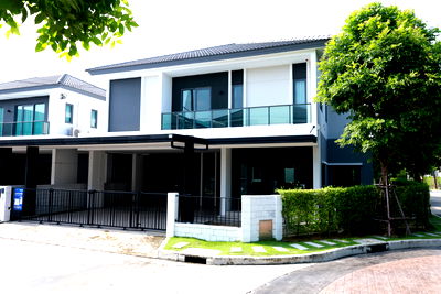 เช่าบ้านเดี่ยว บางกรวย นนทบุรี :  บ้านเดี่ยวหรูหลังมุม “CENTRO ราชพฤกษ์–สวนผัก 3” 