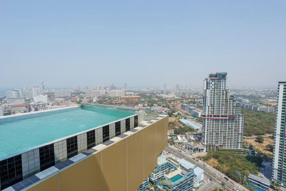 picture Luxury Beachfront Condo for Sale in Pattaya at Copacabana beach Jomtien. 9th floor, seaview - 12/18