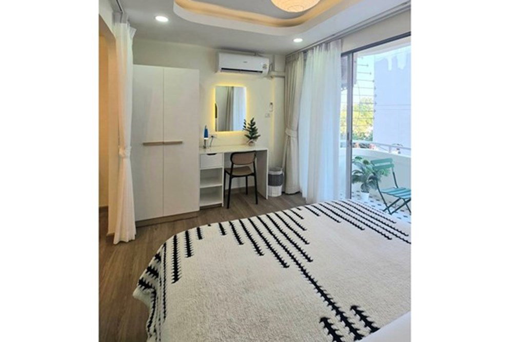 [920211023-26] Chic Chiang Mai Condo: City Life & Comfort Unite - image 4