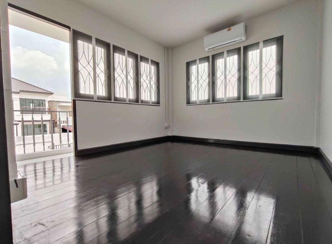 picture For rent, lease, house, home office in Chokchai 4, Ladprao area, affordable price. Interested? Line: @951qfbfi - 8/10