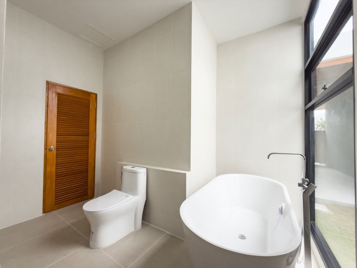 picture ðĄ For Sale: Newly Renovated Villa-Style House - 34/35