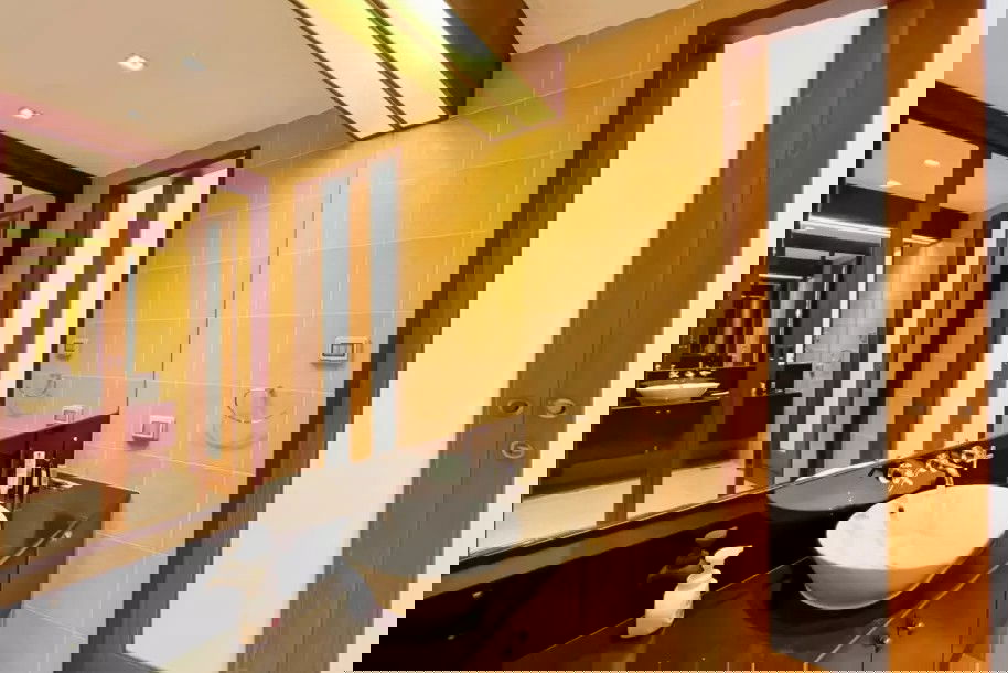 picture Blue Lagoon Hua Hin connected to The Sheraton Hotel. - 17/37