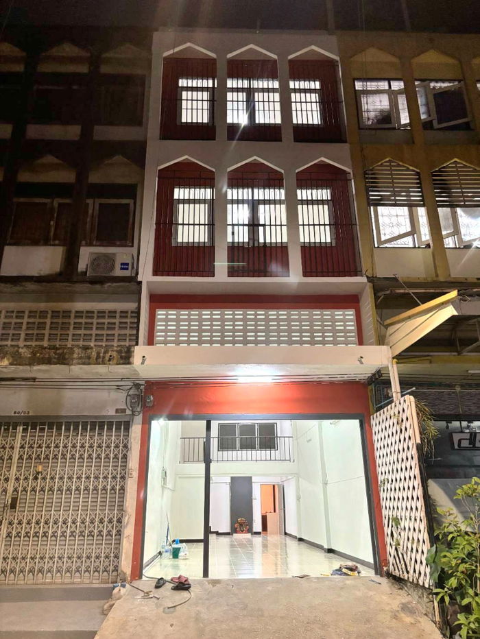 picture 💥CP-10085💥 For rent: Three-and-a-half-story commercial building located in Soi Serithai 48. 👉Add Line @rangrak - 1/17