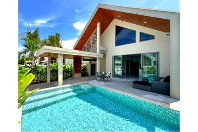 บ้านเดี่ยว สุราษฎร์ธานี : [920061011-4] Modern 3-Bedroom Villa with Mezzanine - Prime Bangrak Area