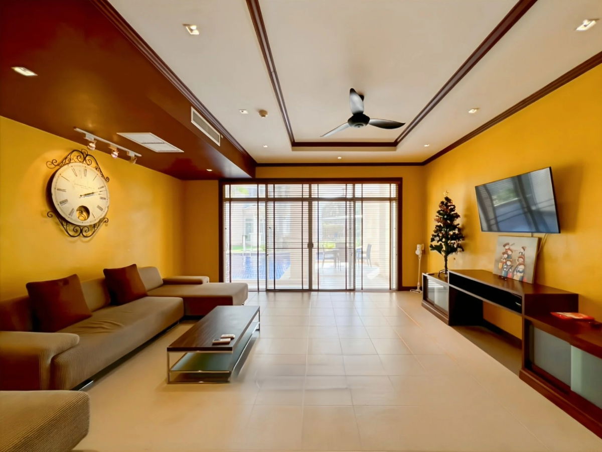 picture Blue Lagoon Hua Hin connected to The Sheraton Hotel. - 25/37