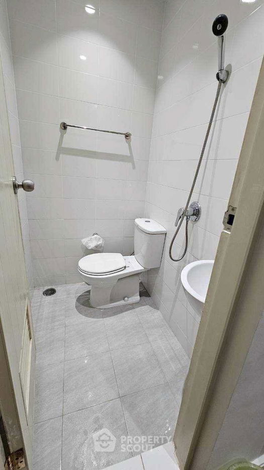 picture 3-BR Condo at Athenee Residence near BTS Phloen Chit (ID 2594058) - 35/37