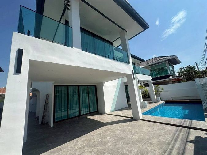 ขายพลูวิลล่าหรู พร้อมอยู่ ทำเลดี ใกล้หาดจอมเทียน พัทยา ชลบุรี