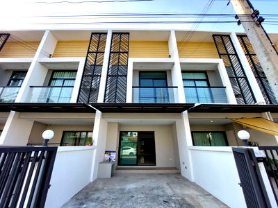 ทาวน์โฮมให้เช่า : ให้เช่าทาวน์โฮม เมอริท เพลส ดอนเมือง