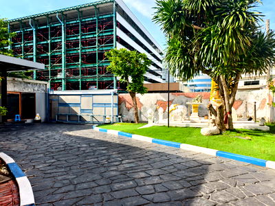 Houses for sale Town in town : Urgent sale!! Detached house on a 280 sq.w. plot of land, with office and warehouse.