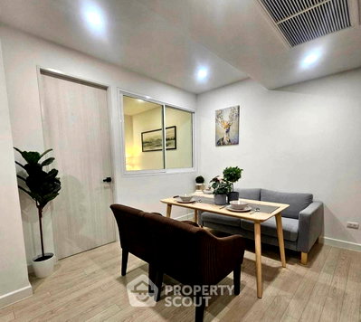คอนโดให้เช่า : คอนโด 1 ห้องนอน ราคาดี โครงการ The Room Sukhumvit 21 ใกล้ MRT สุขุมวิท (ID 1589314)