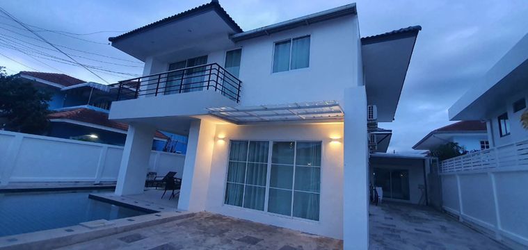 ขายพูลวิลล่าเดี่ยว 2 ชั้น ในพัทยา ใกล้หาดจอมเทียนเพียง 2 กม. รายล้อมร้านอาหาร & ห้าง