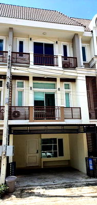Townhouses for rent Prasert Manukit Road : 3-BR Townhouse in Lat Phrao (ID 1951421)