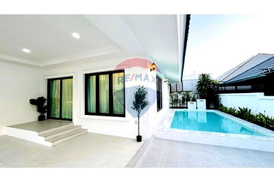 Houses for sale Bang Lamung Chonburi : [920471017-440] Hot Pre-sale! Detached House with Pool - Best Price in the Area!