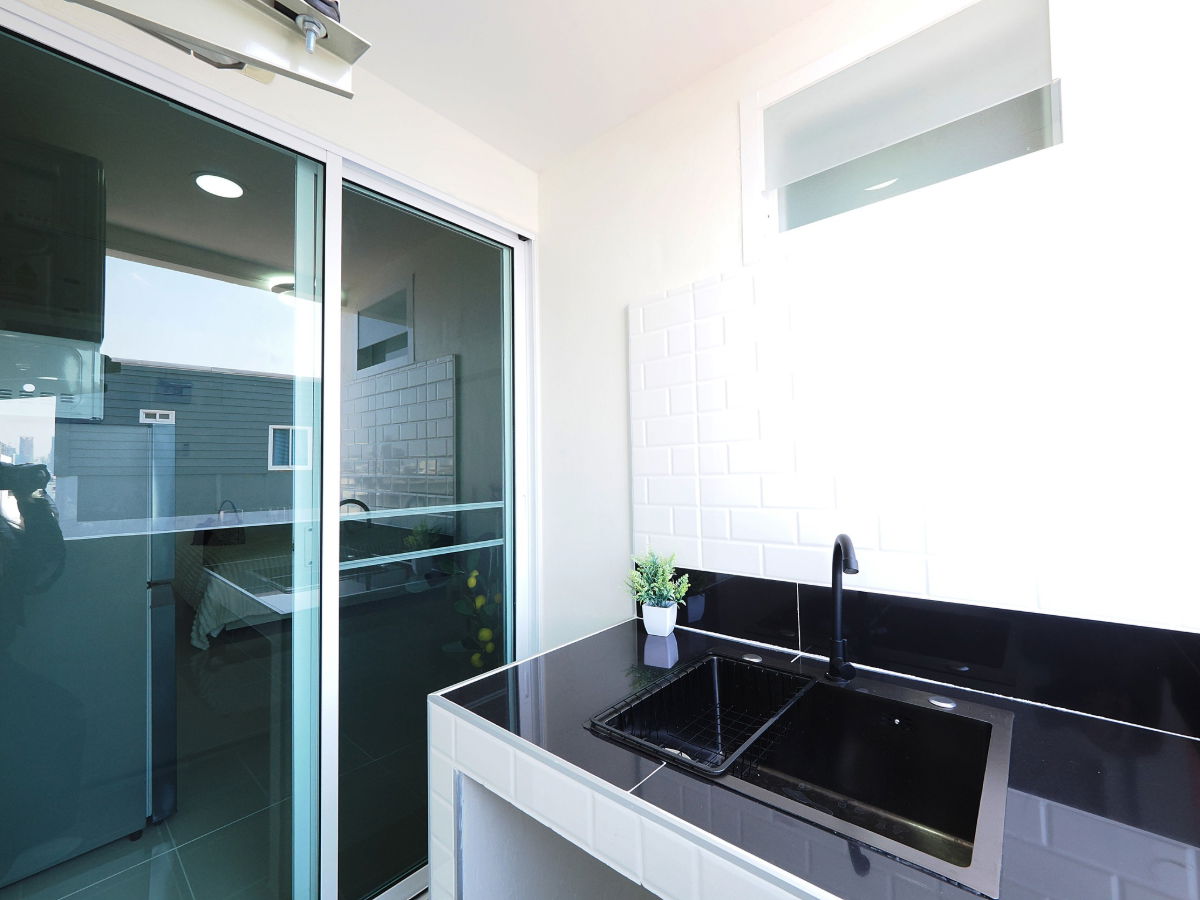 รูป ขายราคาพิเศษ ธัชพล 2 คอนโดมิเนียม 20.5 ตร.ม. ชั้น 7 ห้องมุม วิวสวย ทำเลดีเยี่ยม ใจกลางเมือง เฟอร์นิเจอร์ครบ แอร์ ทีวี ตู้เย็น [รัชดาภิเษก7] - รูปที่ 7/24