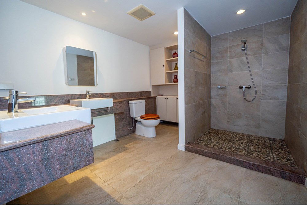 picture [920211008-21] 3-Bed Condo in Chiang Mais Prime Area - 12/14