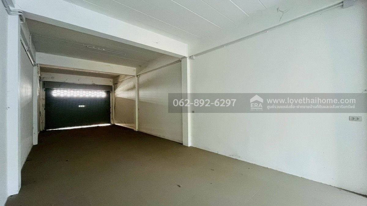 รูป ขายตึก3ชั้นตึกใหม่4คูหา ขนาด161.9วาห้องละ 2.95ล้าน ต.บางหลวง จ.นครปฐม(ขายรวม/แบ่งขายได้) - รูปที่ 3/18