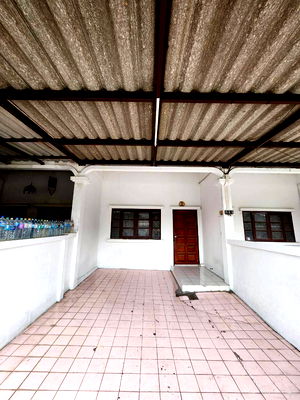 เช่าโฮมออฟฟิศ ลำลูกกา ปทุมธานี : ให้เช่าทาวน์เฮ้าส์ 3 ชั้น 4 ห้องนอน 3 ห้องน้ำ มีแอร์ เครื่องทำน้ำอุ่น ลำลูกกาคลอง 7 เช่า 9000.บาท