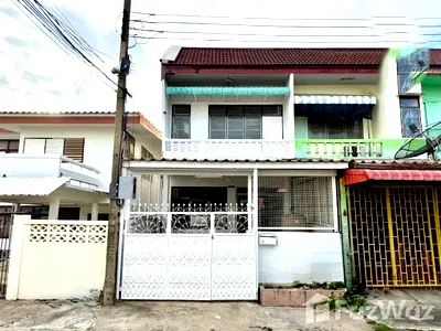 Townhouses for rent Bangkok : 3 Bedroom Townhouse for rent in Bang Na, Bangkok  5996141