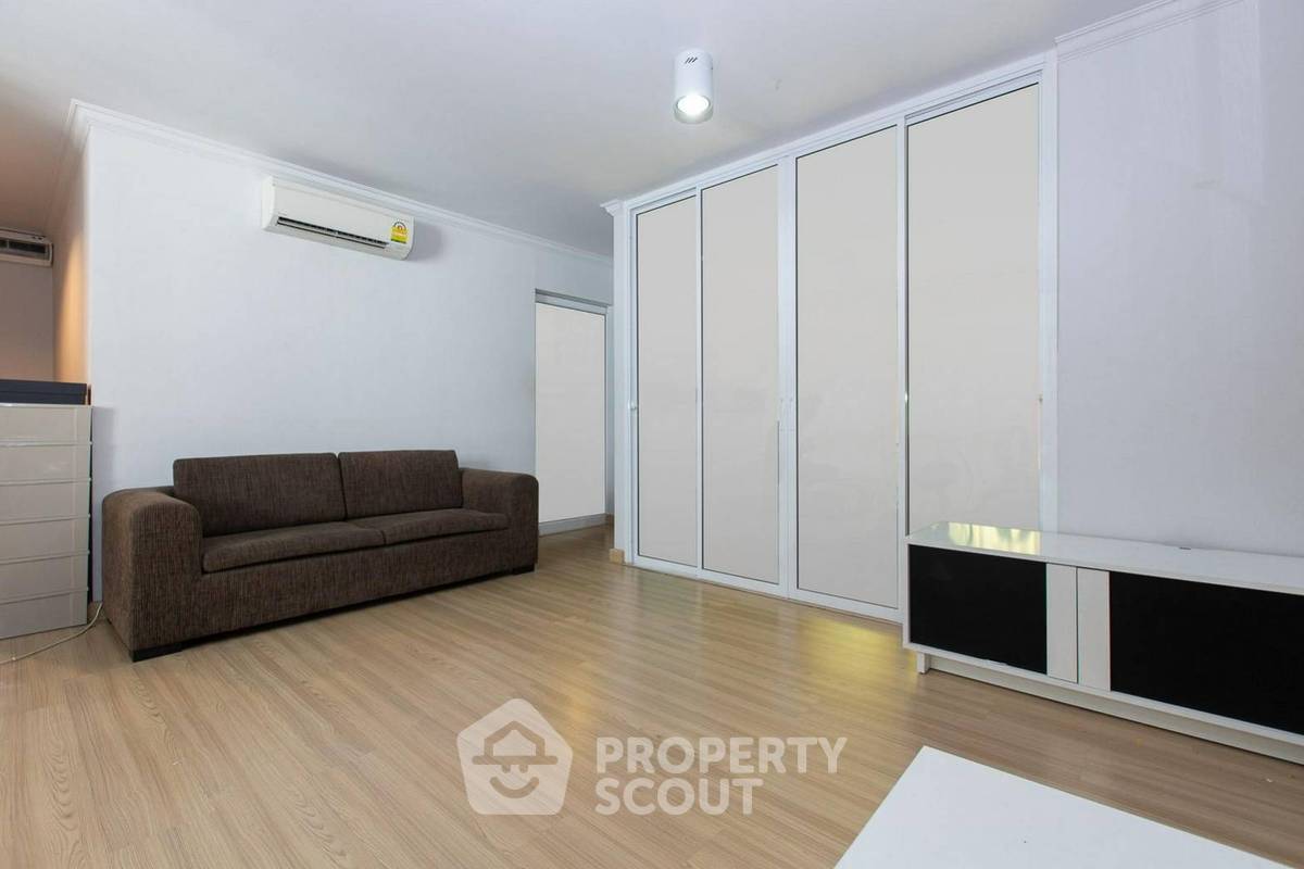 picture 1-BR Condo at Chateau In Town Ratchada 20 near MRT Sutthisan (ID 2096650) - 2/7