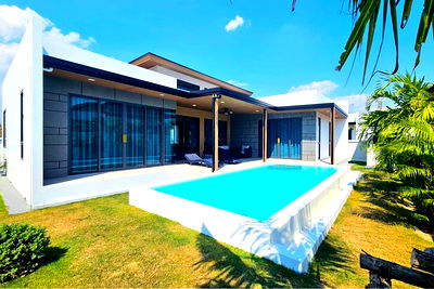 Houses for sale Hua Hin Prachaubkirikhan : [920601001-921] Salween Forest Garden Type A, 2 Bed 3 Bath in Hua Hin Soi 70 For Sale