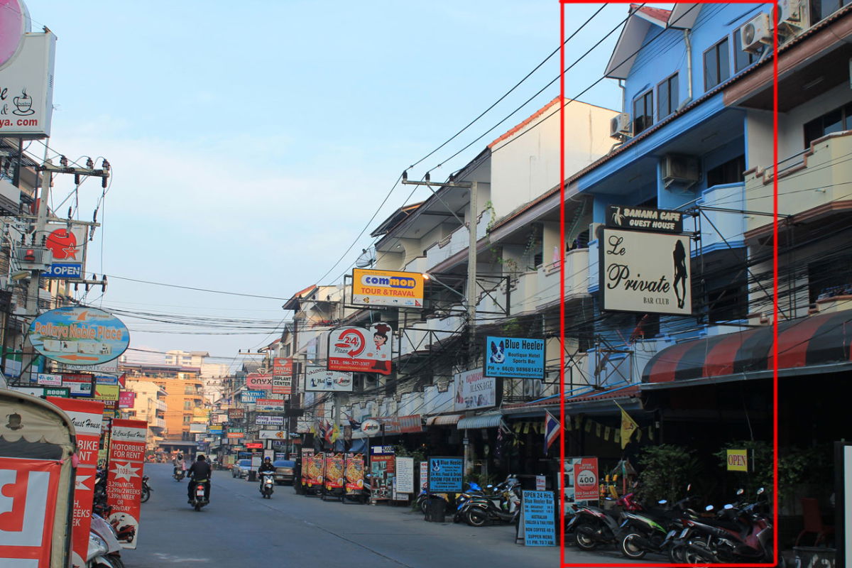 picture Two adjoining commercial buildings for sale in Soi Leng Kee Buakhao. - 3/10