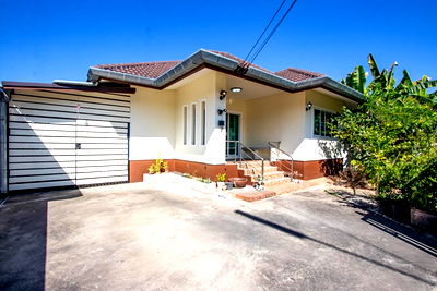 Houses for sale Wat Sidon Chaipatung Ngam (Mea Getnoi) : [920211008-98] "San Sai Gem: 3BR Dream Home, Reduced Price!"