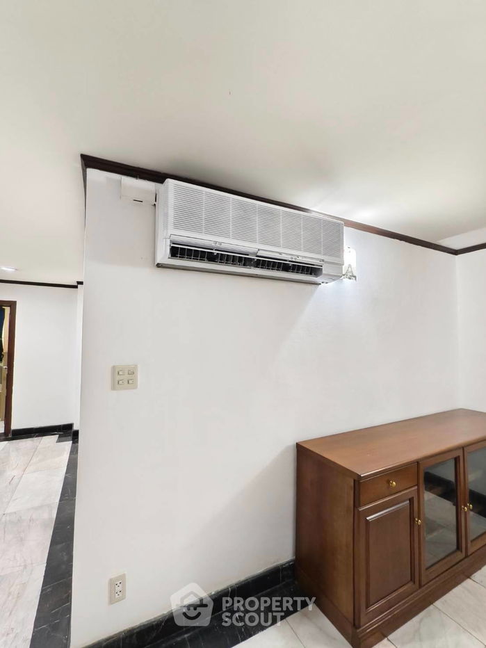 picture 2-BR Condo at Acadamia Grand Tower near BTS Phrom Phong (ID 1533222) - 9/16